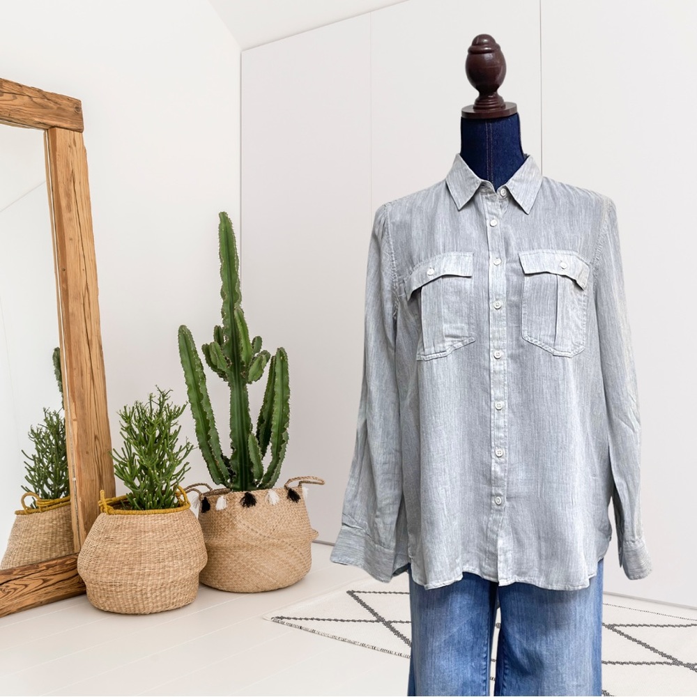 Banana Republic Lightweight Long Sleeve Button Down Shirt